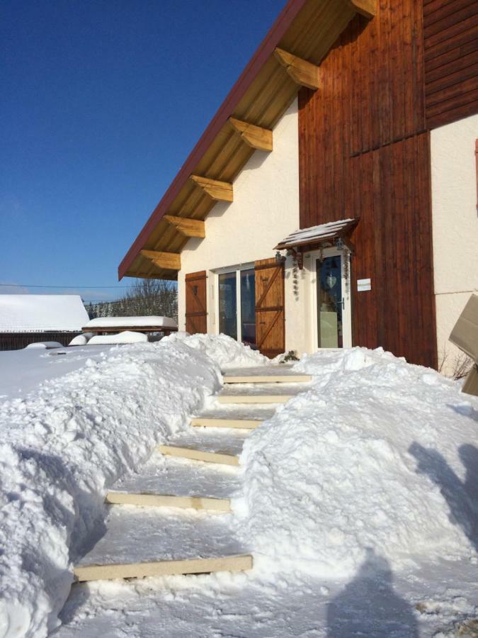 Au Charnet Bed & Breakfast Les Fourgs Exterior foto